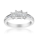 Magnificent Yaffie 1ct TDW 3-stone Princess Diamond Ring in White Gold