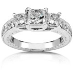 Princess-cut Triple Diamond Yaffie Gold Ring with 1.33ct Total Weight