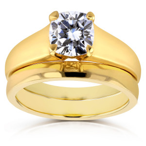 Introducing the Yaffie Gold Cushion Diamond Bridal Ring Set with a stunning 1ct Solitaire.
