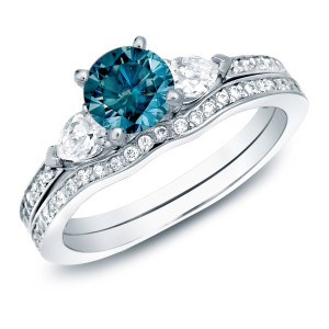 Indulge in Yaffie Gold Enchanting Blue Round Diamond Bridal Set