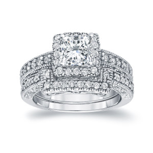 Royally Chic: Get Certified with Yaffie White Gold Princess-cut Bridal Set