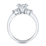 Stunning Yaffie White Gold 3 Stone Round Engagement Ring with 3/4ct TDW