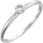Bold & radiant, Yaffie Women 0.03ct TDW Solitaire Ring sparkles with a prong-set Round Diamond in gold.