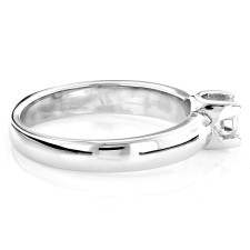 Yaffie White Gold Diamond Engagement Ring: Sparkling Elegance