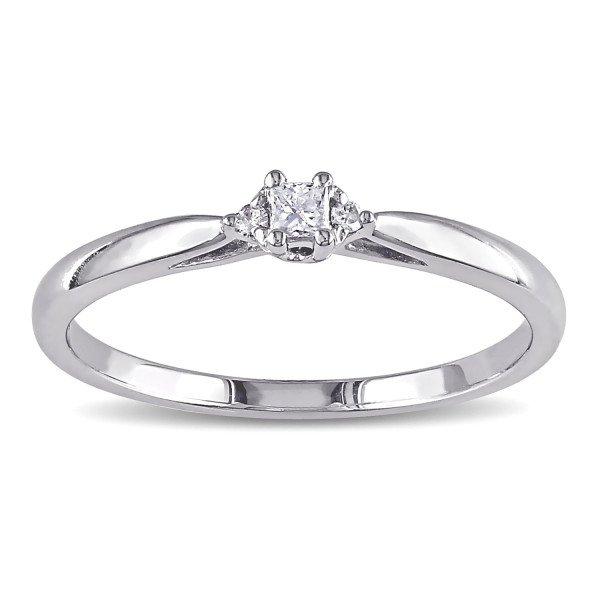 Save with Yaffie! Get 20% off a stunning 18ct Gold Promise Ring with Diamond Accents.