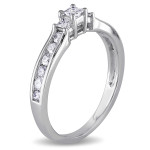 Three stunning diamonds adorn Yaffie princess cut ring, crafted from luxurious white gold with a total weight of 1/2 carat.