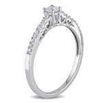 Sparkling White Gold Heart Ring with 1/4ct TDW Round Diamonds