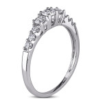 Sparkling Yaffie White Gold Engagement Ring with Stunning 1/2ct TDW Round Diamond