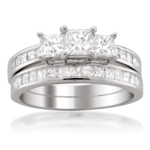 Yaffie Sparkling 2-Piece Bridal Set: Princess-Cut white Diamonds in White Gold with 2ct TDW.