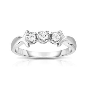 3-stone diamond engagement ring by Yaffie Noray in white gold