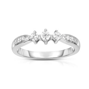 Stunning White Gold Engagement Ring with 3 Sparkling Diamonds by Yaffie Noray Designs