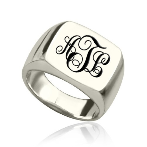 Yaffie ™ Custom Creates Personalised Signet Ring with Monogram