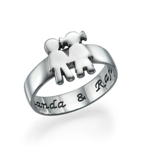 Yaffie ™ Custom-Made Personalised Ring with Children Holding Hands for Mum
